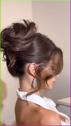 2-mag-2024 - Here are some simple hairstyles for graduation thoughts to assist you with looking astonishing on your exceptional day... Updo Hairstyles For Prom Short Hair, Hair Styles Prom Short, Wedding Updos Short Hair, Loose Curled Updo, Hair Upstyles Prom, Bridesmaid Hair Long Updo, Sleek High Updo Wedding, Fancy Up Do Hairstyles, Hair Up Formal