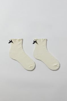 Ruffle White Socks, Kk Gift Ideas, Winter Socks Women, Coquette Socks, Girly Socks, Cute Ankle Socks, Socks Ruffle, Spooky Basket, Bow Socks