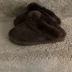 Adorable Brand New Bearpaw Slippers. Size 1. Warm And Comfy. Come From A Smoke Free Home Bearpaw Slippers, Birthday 22, Bear Claws, Kids Shoes, Kids Shop, Slippers, Brand New, Birthday, Color