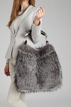 A real Argentine cow horn is used as a handle for this natural gold fox fur handbag. 15% off your first purchase! Free shipping over $100; 30-day returns. Order online today. Luxury Everyday Sheepskin Bags, Luxury Faux Fur Shoulder Bag With Fur Lining, Luxury Faux Fur Shoulder Bag, Luxury Evening Bags In Faux Fur, Luxury Faux Fur Evening Bag, Fur Handbag, Faux Fur Handbag, Fox Bag, Sac Diy