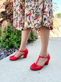 Retro High Heels With Penny Strap, Retro High Heel Penny Strap Heels, Retro Penny Strap High Heels, Retro Fitted Low Heel Shoes, Retro Fitted Low Heel, Fitted Retro Low Heel, Retro Patent Leather Heels For Evening, Retro Patent Leather Evening Heels, Retro Almond Toe Patent Leather Heels