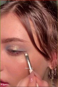 eyemakeup #makeup #eye #eyeliner #glitter #shadow #eteshadow #pretty #follow #pin #love Sparkle Eye Shadow, Gold Sparkly Makeup, How To Do Glitter Eye Makeup, Eyeliner With Shadow, Brown And Silver Makeup, Makeup For Denim Outfit, Eye Makeup Inspo Eyeshadows, Pearl Prom Makeup, Bride Make-up