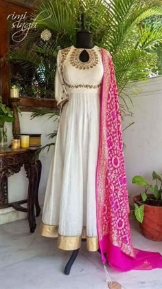 Suit With Banarsi Dupatta, Pink Dress Wedding, Chania Choli, Lehenga Indian, White Anarkali, Indian Suit, Pale White, Anarkali Dress Pattern