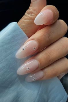 Simple Almond Nails With Gems, Minimal Nails With Gems, Neutral Gem Nails, Minimal Gem Nails, Light Oval Nails, Spring Minimal Nails, Minimalist Nails With Rhinestones, Minimalist Nails With Gems, Wedding Nails Diamonds