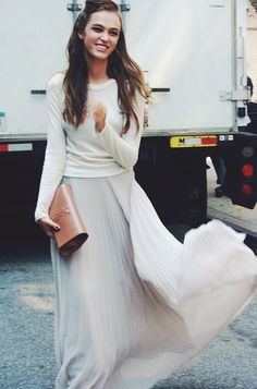 Fashion Trends for Fall Maxi Rok, Casual Chique, Long White Dress, Looks Street Style, Beauty And Fashion, Beautiful Skirts, Maxi Skirts