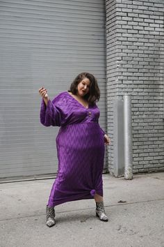 The Plus-Size Women Who Ruled the Street Style Game During New York Fashion Week Purple Dress Plus Size, Plus Size Stores, Plus Size Outfit, Woman Dress, Old Woman, Stylish Plus, Trendy Clothes