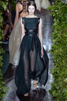 Valentino Valentino Catwalk, 2014 Couture, Haute Couture Paris, Valentino Haute Couture, Collection Couture, Valentino Couture, Model Pose, Maria Grazia Chiuri, Looks Party