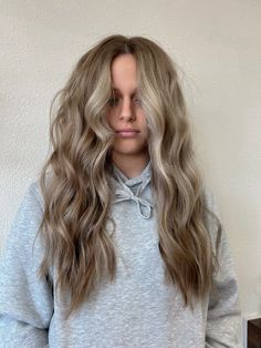 Ashy blonde Low Maintenance Winter Blonde, Dark Blonde Ashy Hair, Ashy Toner For Blonde Hair, Ashy Blonde Lowlights, Light Brown Hair No Highlights, Ashy Beige Hair, Dirty Blonde Hair Ashy, Ashy Dark Blonde Balayage, Ashy Dirty Blonde Hair