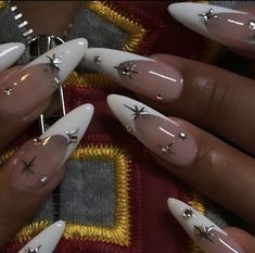 35  Beautiful Graduation Nails (to Make You Even More Proud of Yourself!) - ♡ July Blossom ♡ Scorpio Season Nails, Scorpio Nail Ideas, Scorpio Nails Designs, Scorpio Nails, 21st Birthday Nails, Boho Nails, Proud Of Yourself, Witchy Nails, Queen Nails