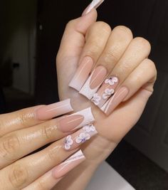 White Floral French Tip Nails, French Tip Nails White, 3d Acrylic Flowers, Tapered Square Nails, Nail Color Trends, White Acrylic Nails, Colored Acrylic Nails, French Acrylic Nails