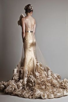 Krikor Jabotian | Preparar tu boda es facilisimo.com Krikor Jabotian Couture, Back Of A Woman, Krikor Jabotian, Sukienki Maksi, Couture 2014, 파티 드레스, فستان سهرة, A Wedding Dress, Simply Lovely