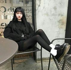 Black Grunge Girl, Black Grunge, Neue Outfits, Looks Street Style, Looks Black, Goth Outfits, Fashion Black, Dark Fashion, Edgy Outfits