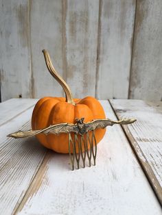 Bat hair comb. This is a fun vintage style bat hair comb available in an antiqued silver or antiqued brass. This highly detailed bat charm is securely set upon a hair comb. This vampire bat hair clip is perfect for your October wardrobe. A fantastic hair clip for Halloween! The bat charm measures approx 120mm x 16mm. (4 3/4 inches by 1/2 inch). These components are all individually handmade so there may be some variance in color of the bat charms. PLEASE NOTE: ►There are NO returns on hair acces October Wardrobe, Steampunk Hair, Steampunk Hairstyles, Bat Jewelry, Vintage Hair Combs, Vintage Witch, Victorian Goth, Vampire Bat, Halloween Bat