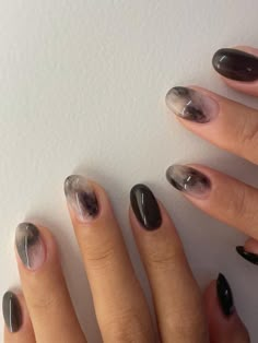 Korean black marble nails Dark Glossy Nails, Nails Natural Design Ideas, Black Nails Japanese, Black Douyin Nails Short, Glass Black Nails, Korean Manicure Aesthetic, Black Jelly Nail Designs, Halloween Korean Nails, Dark Korean Nails