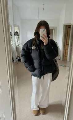 North Face Outfit Aesthetic, Winter Outfits Puffy Jacket, Winter North Face Outfits, Winter Fits Puffer Jacket, White North Face Gilet Outfit, Uggs Outfit Aesthetic Winter, Montreal Outfits Winter, Cute Puffy Jacket, North Face Puffer Vest Outfits For Women