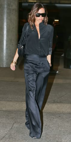 Look of the Day - Victoria Beckham from InStyle.com Chic Silk Trousers, Black Shirt Outfit Women, Victoria Beckham Outfits, Victoria Beckham Style, Walking Down The Street, Style Star, Legging Outfits, Look Of The Day