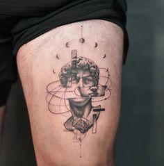 a man's thigh with an abstract tattoo design on it