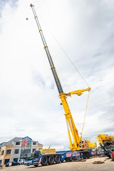 there is a crane on the back of a truck