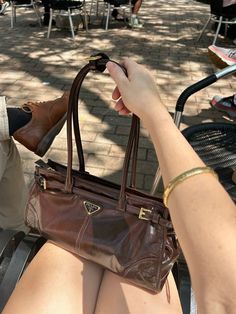 Prada Medium Leather Bag, Prada Purse Aesthetic, Prada Purse Outfit, Leather Bag Aesthetic, Luxury Bags Aesthetic, Prada Bag Outfit, Handbags Prada