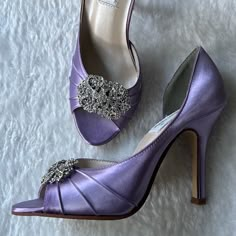 A Bidda Bling Bridal Shoes - High Heel (3 1/2 Inches) - Hidden Platform ( 1/2 Inch) - Satin Upper - Leather Sole - Peep Toe - Size 6.5 - Designed In The Usa New With Tags, Never Worn Tiny Snag On Side Of Right Shoe, See Last Photo From A Smoke-Free / Pet-Free Home Purple Prom Shoes, Dark Purple Heels, Lavender Heels, Purple Wedges, Black Wedding Shoes, Princess Heels, Heels Purple, Purple High Heels, Quince Stuff