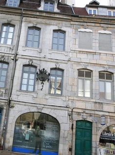 an old building with many windows and doors