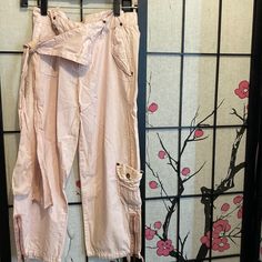 Brand New Capri Pants Spring Cargo Pants With Side Pockets For Day Out, Summer Cargo Pants For Day Out, Chic Capri Pants With Pockets, Casual Summer Cargo Capri Pants, Casual Capri Length Cargo Pants For Summer, Pink Mid-rise Cargo Pants For Spring, Casual Summer Capri-length Cargo Pants, Summer Cargo Capri Pants, Spring Casual Cargo Capri Pants