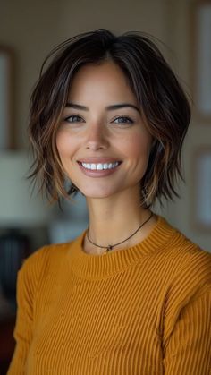 Clean Girl Look, Haircut Tip, Hair Tricks, Messy Short Hair, Minimal Makeup, Edgy Short Hair, Short Choppy Hair, Mom Hairstyles, Short Hair Tutorial