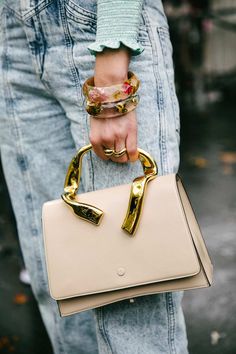 More of the Best Street Style From Paris Fashion Week Creative Bag, Fashion Week Spring 2020, Kelly Bag, Handbag Heaven, Best Street Style, Fashion People, Unique Bags, Cool Street Fashion