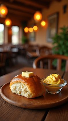 Texas Roadhouse Cinnamon Honey Butter Texas Roadhouse Cinnamon Honey Butter, Honey Rolls, Baked Rolls, Easy Homemade Recipes