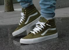 Sneakers Photography, Trending Shoes For Men, Mens Vans Shoes, Shoes For, Sneaker Trend, Hairstyles Art, Vans Style, Vans Sk8 Hi, Outfit Trends