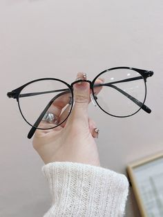 Rounded Glasses Women, Frames For Round Faces, Feminine Glasses, Spectacles Women, Fashionable Eyeglasses, Glasses Ideas