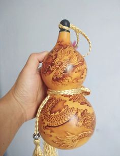 Drinking Gourd, Portable Water Bottle, The Shape, Gourds, Home Decoration, Wine Bottle, Water Bottle, Arts And Crafts, Wine