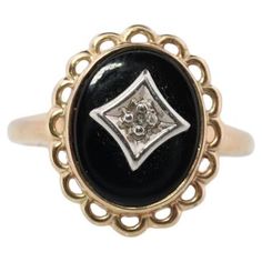 Vintage from the 1950s Size: 4 1/2 US Materials: Gold Gemstone: Onyx Gem color: Black Band color: Gold This is a super unique ring. Excellent Pinkie ring. Onyx stone with a diamond center set. Condition: Shows minimal signs of wear. Has not been polished. Details: 10k Yellow Gold Marked 10k 8mm by 10mm Oval Onyx 1mm diamond Size 4 Can be resized. Black Onyx Gold Ring, Pinkie Ring, Diamond Ring Oval, Sapphire Halo Ring, Onyx Jewelry, Victorian Rings, Tiny Diamond, Modern Ring, Ring Oval