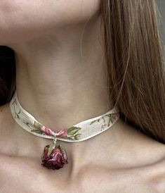 Botanical Aesthetic, Aesthetic Jewellery, Rose Choker, Jewellery Necklace, Jewelry Lookbook, Flower Accessories, Mode Inspo, Accessories Vintage