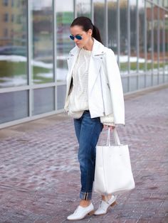 Winter Whites and Cool Blue White Brogues Outfit Women, White Leather Jacket Outfit, Brogues Outfit, Denim Bar, White Leather Skirt, Moto Jacket Outfit, Bittersweet Colours, Casual White Sneakers, Winter Whites