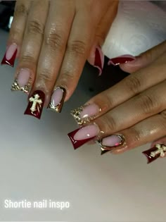 nail inspo Cute Red Birthday Nails, Red And Gold Acrylics, Red And Gold Chrome Nails, Red Gold Nails Design, Nail Freestyle Designs, Medium Red Nails, Red Prom Nail Ideas, Red Junk Nails, Red And Gold Nail Ideas