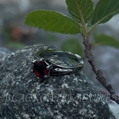 Embrace the enchanting design of this ethereal ring, featuring whimsical band details ✨  and a touch of victorian flair. 🥀 ♥️  This alluring piece blends whimsical allure with romantic gothic charm, making it the perfect adornment for those who wish to add a touch of dark beauty into their everyday.  🕯️ 🔮  This unique combination of gothic elements makes this ring a versatile accessory, complementing a variety of styles making it a great gift for loved ones or a unique addition to one's perso Jewelry Vampire, Gothic Jewelry Rings, Whimsical Goth, Red Goth, Gothic Elements, Witchy Gifts, Garnet Ring Silver, Branch Ring, Garnet Gem