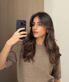 Hair Inspo Summer 2024, Hair For Tan Skin Tone Brown Eyes, Brown Hair With Highlights Curtain Bangs, Brunette Hair For Pale Skin, Rambut Brunette, Brown Hair Looks, Brown Hair Inspo, Hair Inspiration Long, Brunette Hair With Highlights