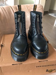 Doc Marten Sinclair, Doc Martens Sinclair, Dc Martens, Rockstar Girlfriend Aesthetic, Dr Martens Sinclair, Girlfriend Aesthetic, Boot For Men, Nike Heels, Doc Marten Boot