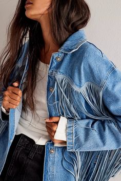 Free People; Fringe Out Denim Jacket; Free People Jackets; Denim Jacket; Oversized Jacket; Winter Jacket; cold weather; fringe; denim; Fringe Jacket Outfit, Oversized Denim Jacket Outfit, Jean Jacket Diy, Denim Jacket Oversized, Nfr Style, Ombre Jeans, Oversize Outfit, Jackets Denim, Denim Skirt Outfits