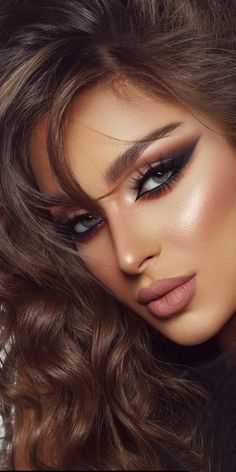 makeup#eyesmakeup#softglam#weddingmakeup#fallmakeup#wintermakeuplooks# Wedding Makeup Bride, Heavy Makeup, Makeup Artist Tips, Arabian Beauty, Winter Makeup, Natural Eye Makeup, Smokey Eye Makeup