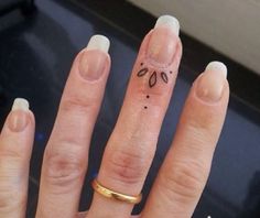 someone has posted an image of their wedding ring on their finger