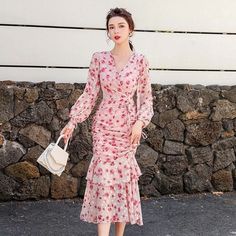 Casual Mermaid Dress, Floral Dress Outfit Winter, Elegant Floral Dress Long, Winter Dress Formal, 2023 Maxi Dress, Pink Floral Dress Outfit, Pink Floral Dress Long, Pink Floral Long Dress, Simple Floral Dress