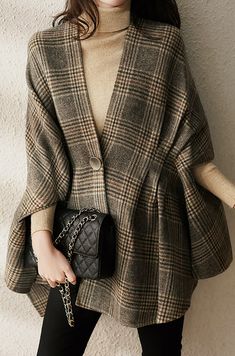 チェック柄ドルマンケープコート - liwisi Batwing Coat, Mantel Cape, Plaid Jumper, Plaid Capes, Plaid Poncho, Winter Plaid, Casual Outerwear, Cape Coat, Poncho Cape