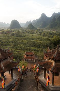 The Phat Tich Truc Lam Pagoda offering a stunning view with mountains and alot of greenery in cao Bang, Vietnam Traveling To Asia, Travel Aesthetic Vietnam, Vietnam Cambodia Itinerary, Ban Gioc Waterfall, Vietnam Places To Visit, Travelling South East Asia, Vietnam Da Nang, Southeast Asia Aesthetic, Vietnam Mountains