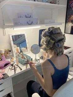 Hair Rollers Aesthetic, Rollers Aesthetic, Hair In Rollers, Getting Ready Aesthetic, Makeup Therapy, Ready Aesthetic, Hoco Pics, Dyed Hair Inspiration, Roller Girl