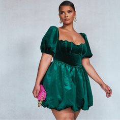 Prettylittlething Nwt Emerald Green Outfit, Puffball Dress, Green Dress Outfit, Bright Bag, Short Green Dress, Emerald Green Velvet, Party Outfits Night, Party Outfits For Women, Deb Dresses