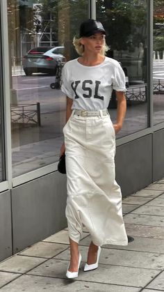 Denim Skirt Outfit Summer, Bela Hadid, Skirt Outfit Inspiration, Elsa Hosk Style, Hailey Rhode Baldwin, 23 Style, Models Off Duty Style, Maxi Skirt Style, Skirt Outfits Fall