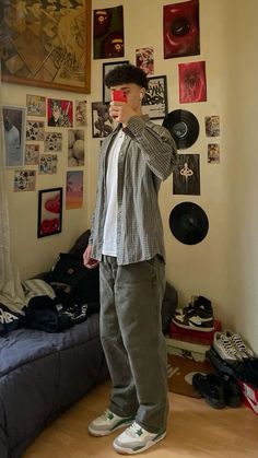 Mens Grunge Outfits, Softboy Aesthetic Outfits Men, Goal Outfits, Y2k Outfits Aesthetic, Indie Outfits Aesthetic, Soft Grunge Outfits, Minimalist Fashion Men, Pop Icons