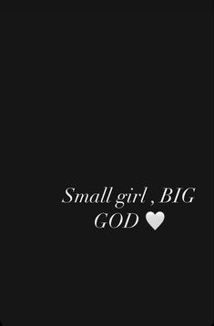 the words small girl, big god are written in white on a black background with a heart